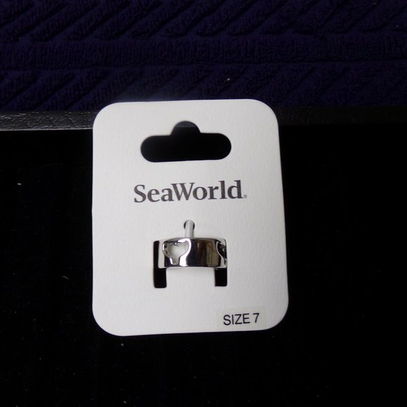 SeaWorld Whale Tail Band or ring size 7-8-9 - Picture 3 of 16